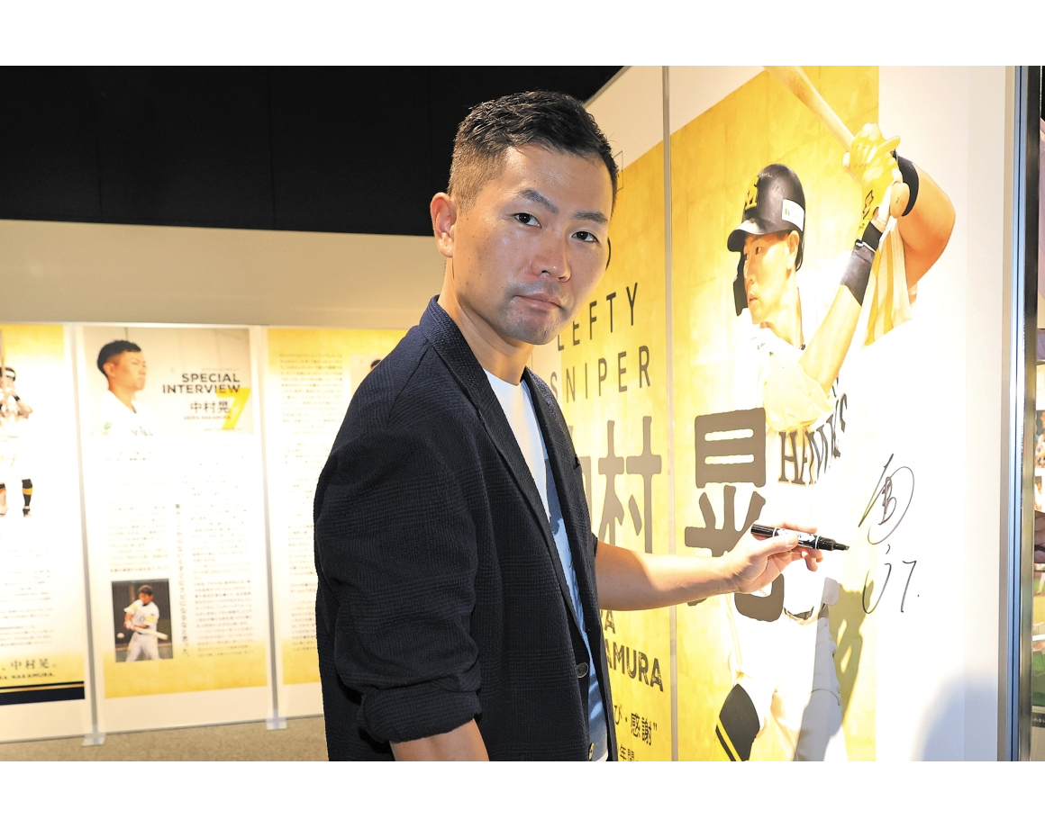 「鷹のLEFTY SNIPER 中村晃 特別展示」に中村晃選手が来場!