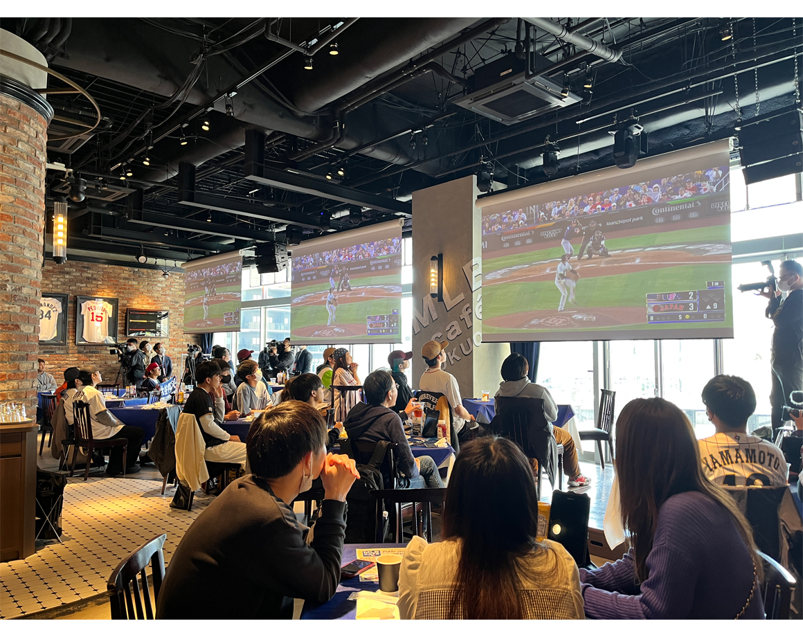 [3/31] Both MLB and Hawks! Let's watch the opening game at MLB café☆